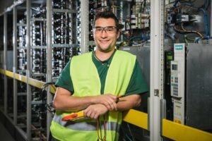 Betriebselektriker im Sägewerk Steyrermühl