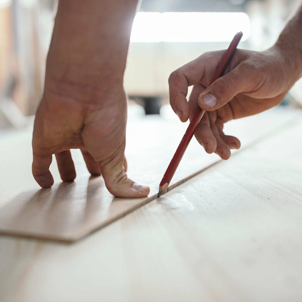 Anzeichnen am Werkstück – Holz Center Ortner