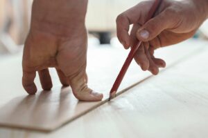 Anzeichnen am Werkstück – Holz Center Ortner