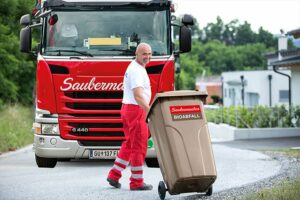 Müllabfuhr-Tour mit dem Saubermacher-LKW