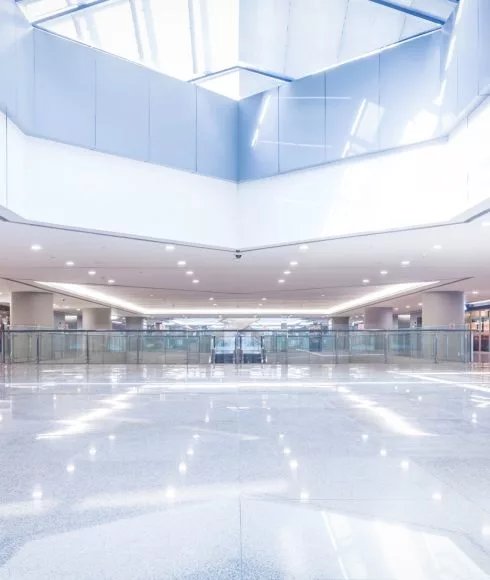 SIMACEK Facility Management Group GmbH – Reinigung Einkaufszentrum