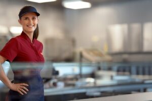 SPAR Österreich – Mitarbeiterin in der Filiale